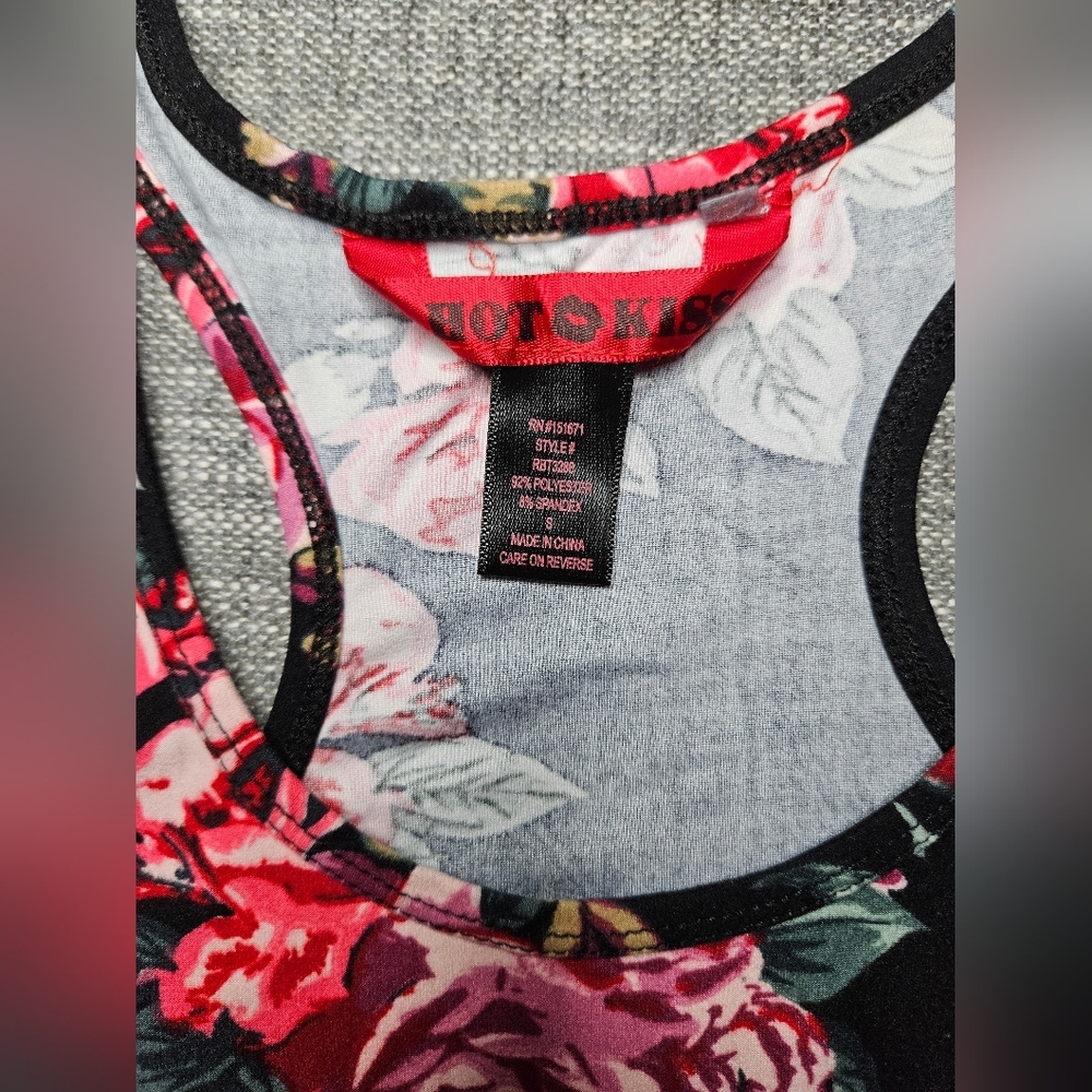 HOT KISS 💋 Black & Red Floral Sleeveless Racer Back Tank Top - Picture 2 of 6